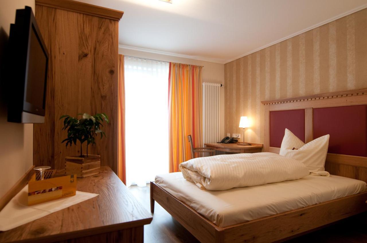 Hotel & Gasthof Loewen أولم المظهر الخارجي الصورة